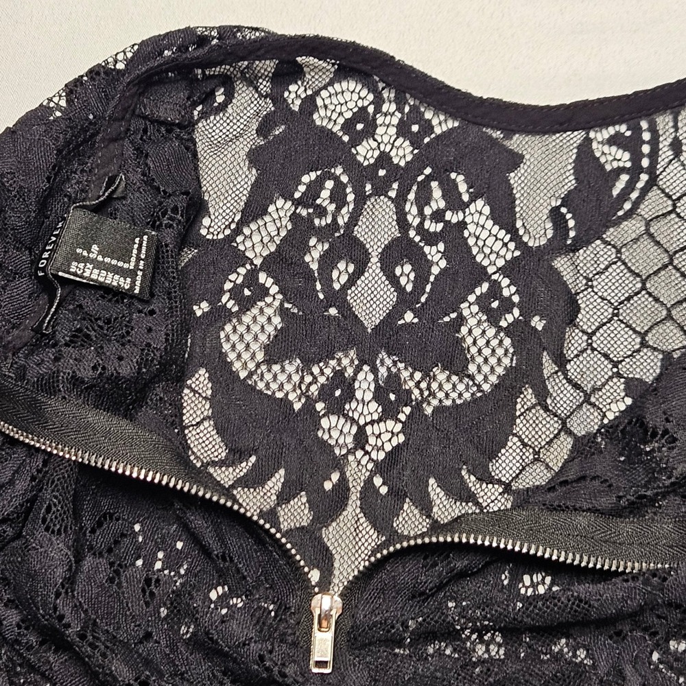 Forever 21 Lace Top Womens Small Black Short Sleeve Exposed Zipper Cropped Top